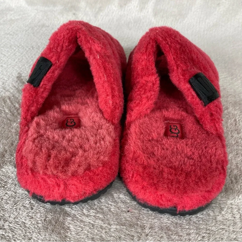 UGG Men’s Size 5 (Women’s Size 7) Red Fluffy Slippers - Picture 9 of 12